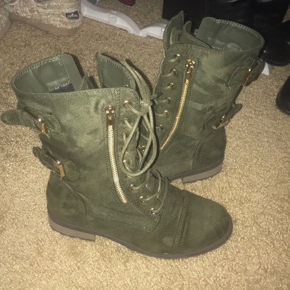Shoes - Olive green zipup combat style boots size 6.5